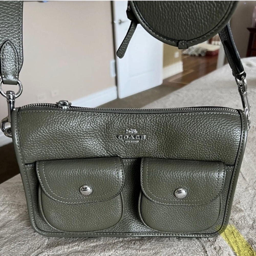 Surplus Coach Pennie!! Gorgeous bag
Perfect for any season